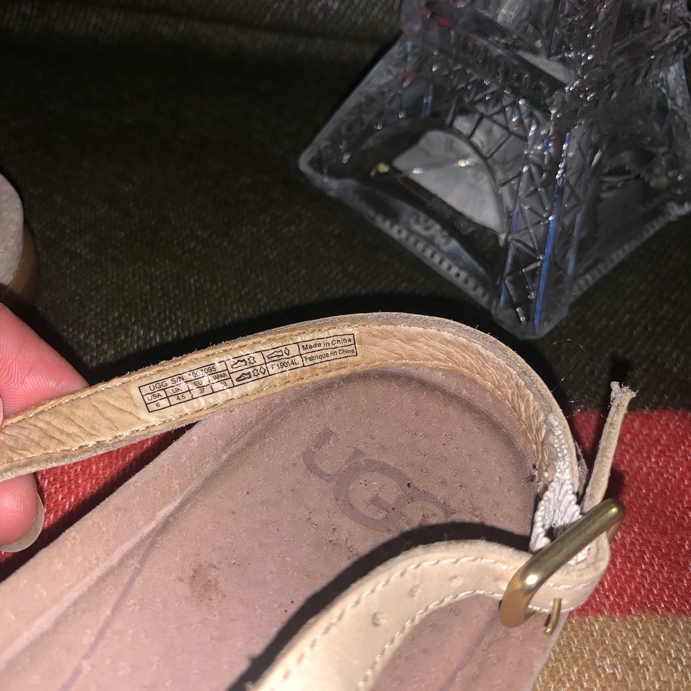 UGG SANDALS SIZE 6 - Picture 4 of 8